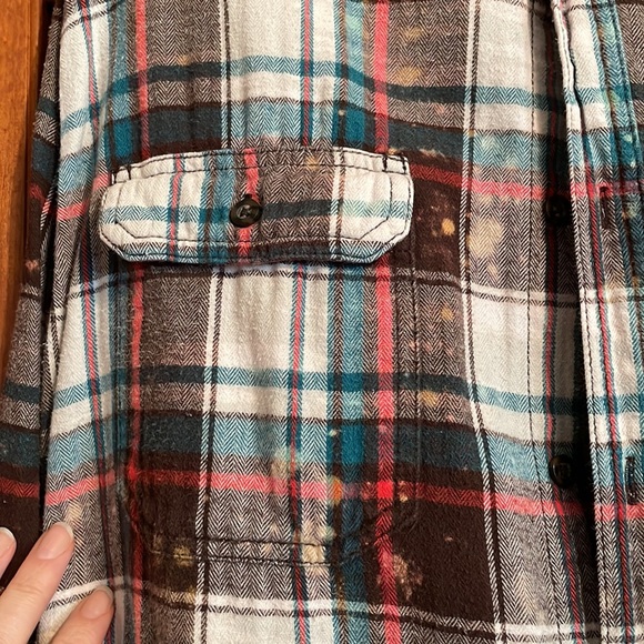 GUC up-cycled flannel shirt. Bleach effects. Dipped hem Size large (42-44) - Picture 4 of 10